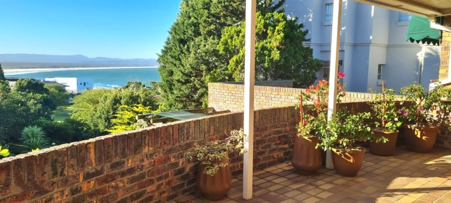 4 Bedroom Property for Sale in Wavecrest Eastern Cape